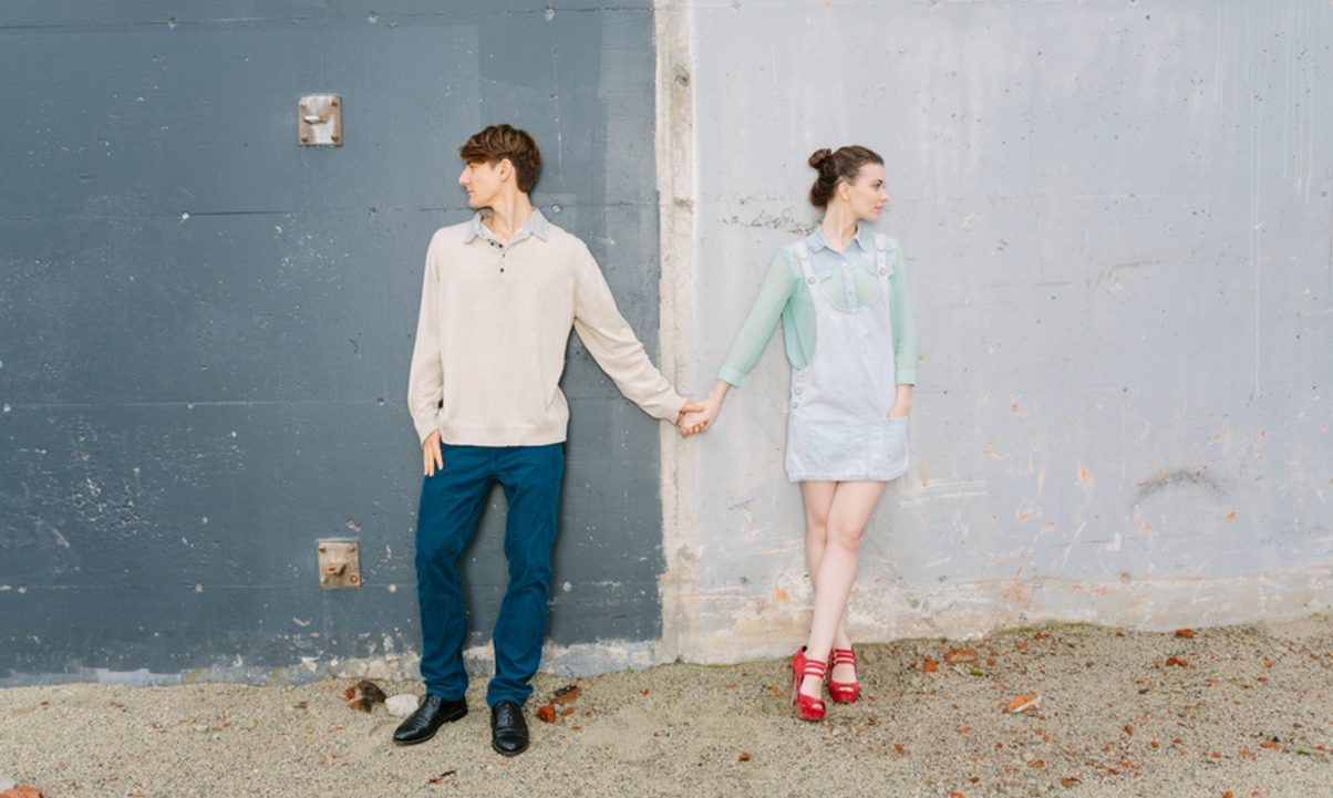 How To Write A Dating App Bio For An Open Relationship That’s Fully Transparent