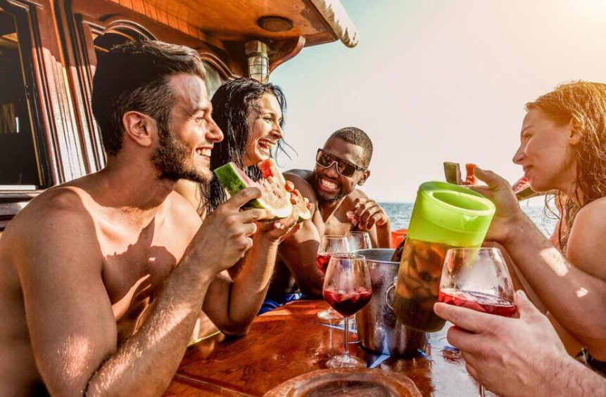 Naked Parties and Public sex: I went on a cruise with 300 swingers